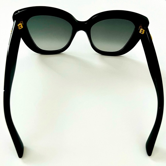 Gucci Black Framed Sunglasses w/ Gray lenses - Picture 6 of 15